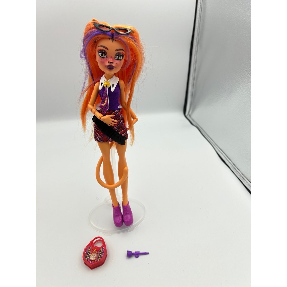 Monster High Buried Secrets Scare mester Style Toralei Strips fashion doll